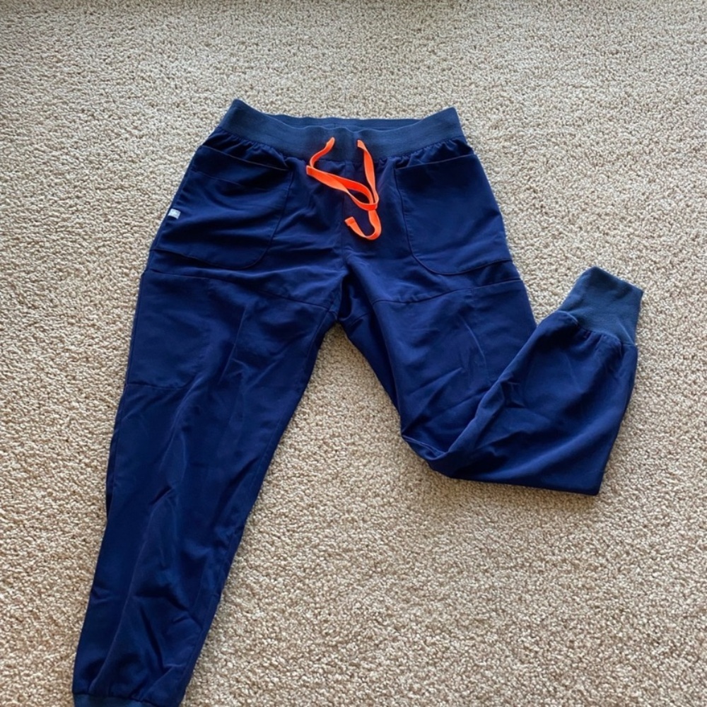 Limited edition Figs jogger navy with orange ties
